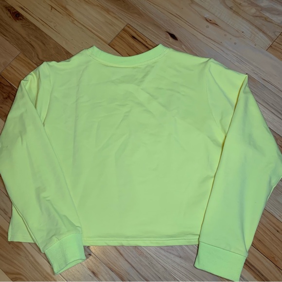 ⭐️Vaca Soon Sale⭐️ DOYOUEVEN Cropped Crewneck - Picture 4 of 5